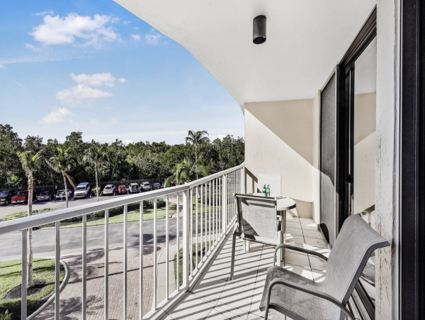 Marco Island Charming 2 Bedroom Vacation Condo